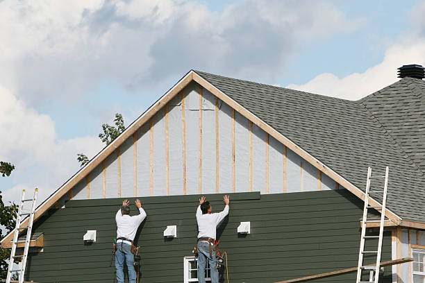 Professional Siding technician working in Leola, PA